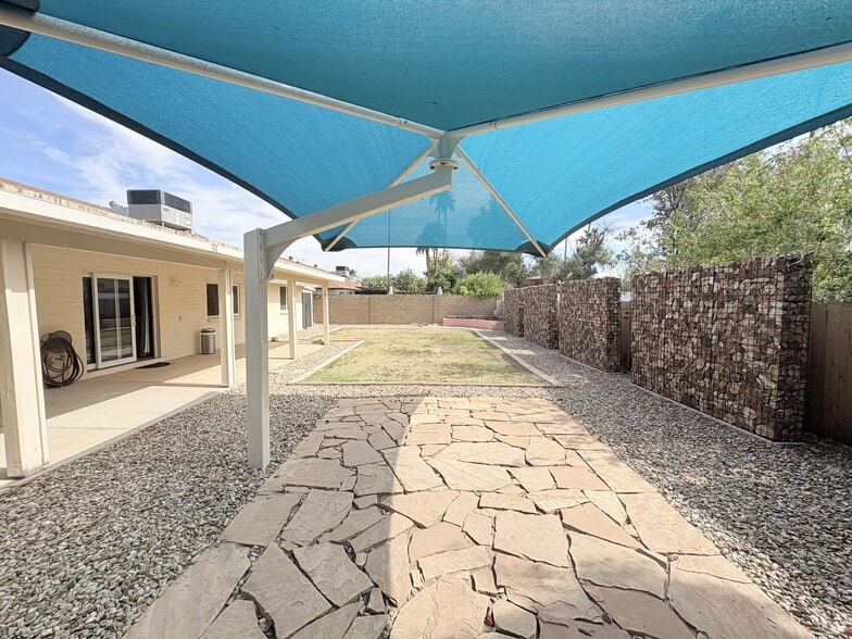 Building Photo - 1013 W Keating Ave