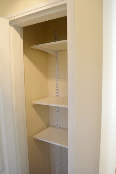 Linen Closet - 1800 Lasalle Ave