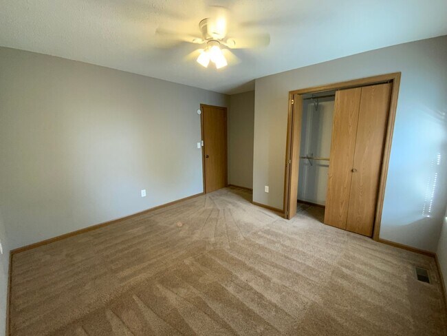 Building Photo - 3566-3568 Prescott Dr