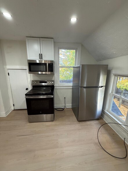 Building Photo - 3202 Bradwell Ave