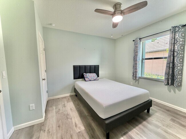 Building Photo - Spacious Home in Crystal Bay offering 4 bedrooms with upgrades throughout