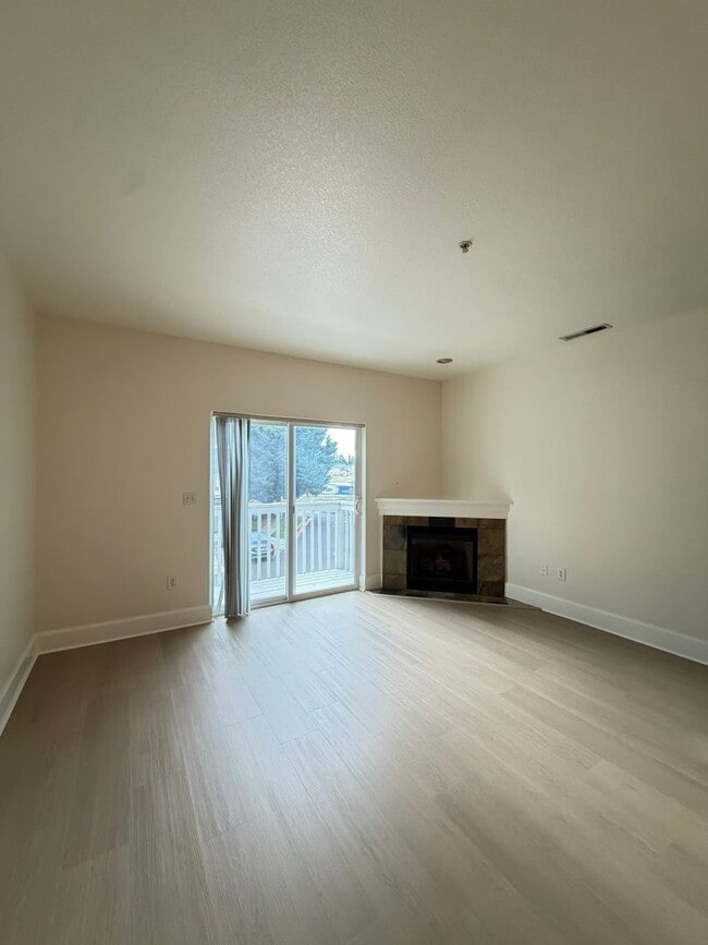 Building Photo - 18425 SW Stepping Stone Dr