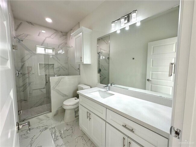 Building Photo - 11 Selena St