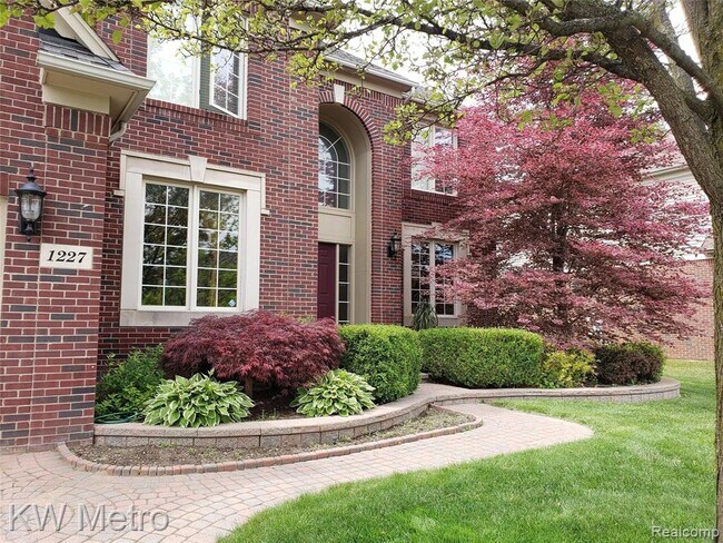 Primary Photo - 1227 Letica Dr
