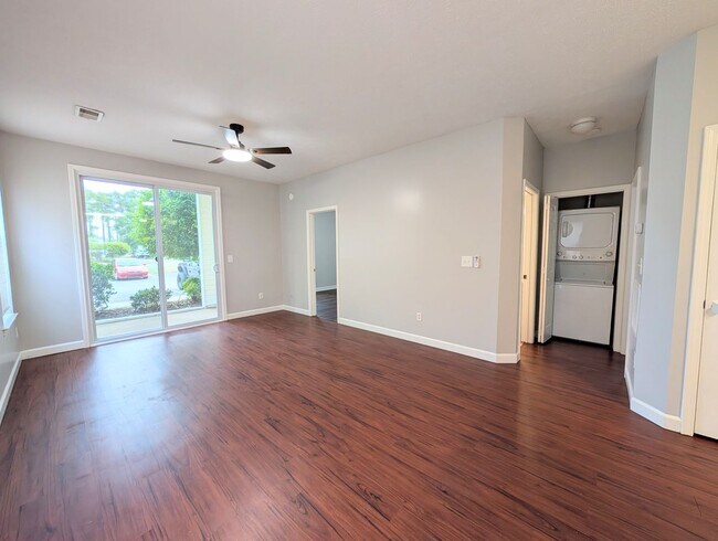 Building Photo - 484 River Oaks Dr