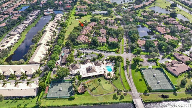 Building Photo - 5355 10th Fairway Dr