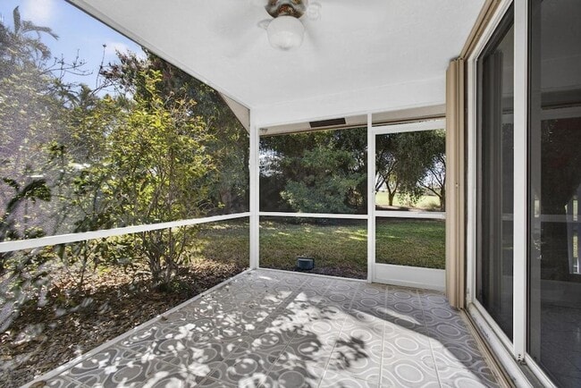 Building Photo - 1940 S Club Dr