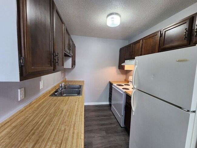 Building Photo - 2 Bedroom Apartment in Brazil