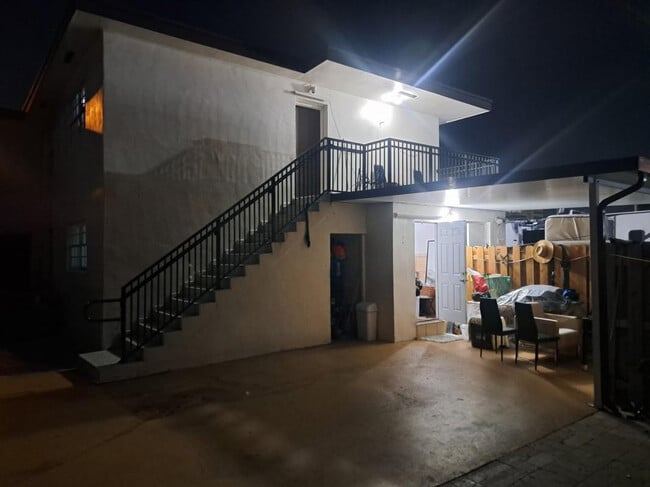 Building Photo - 827 SE 12th St