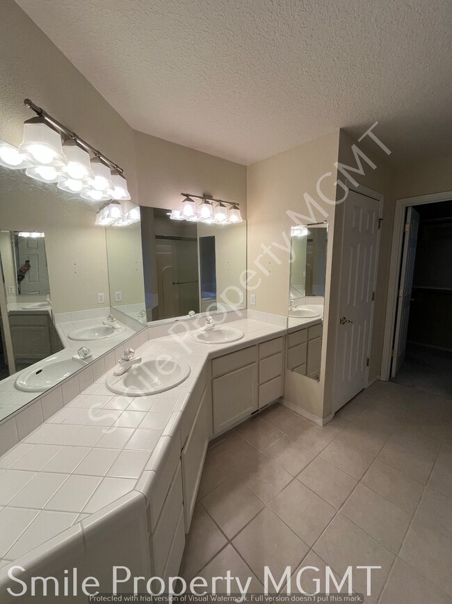 Building Photo - 6109 Summer Woods