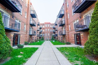 Building Photo - 2105 E 67th St