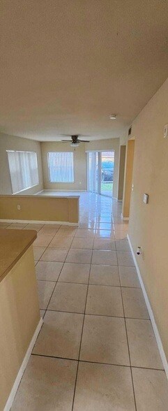 Building Photo - 4767 Via Palm Lakes