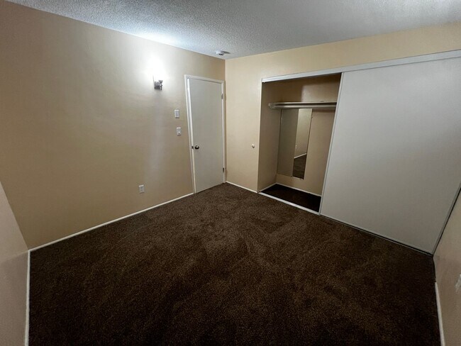 Building Photo - Updated 3-Bed Home Near Base & Joshua Tree...