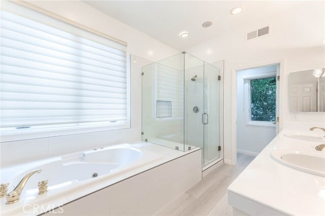 Building Photo - 562 Ravensbury St