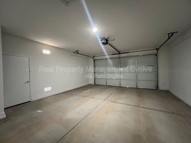 Building Photo - 3435 S 177th Dr