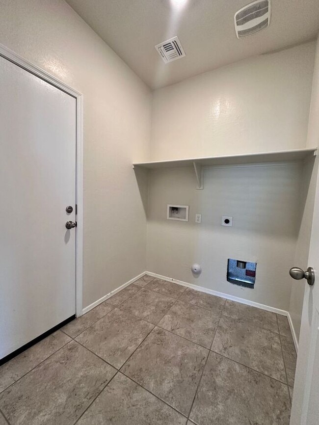 Building Photo - Large Backyard with this 4-bedroom, 2-bath...