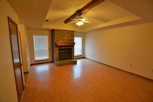 Building Photo - Newly updated 4 bedroom, 2 bath home in Me...