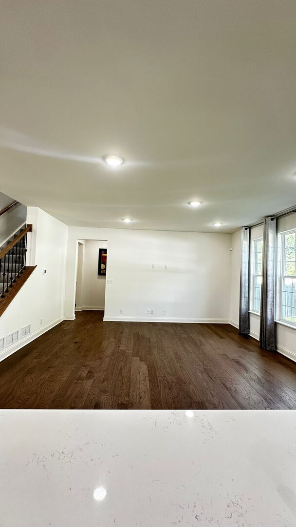 Building Photo - 269 S Pointe Ave