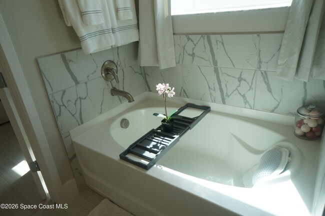 Building Photo - 787 Clearwater Ave