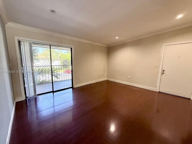 Building Photo - 801 NE 199th St