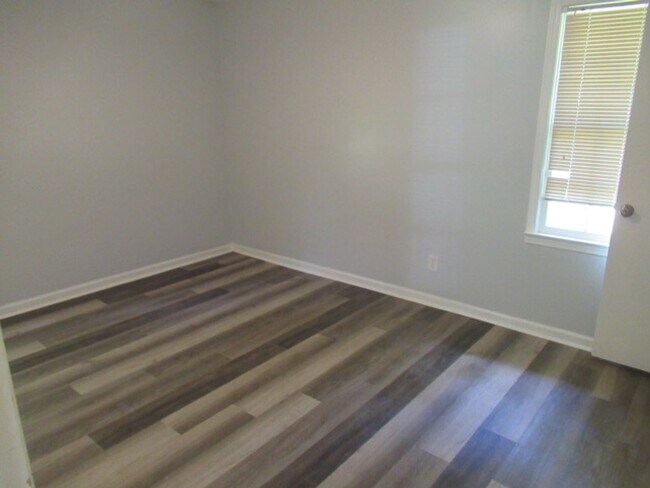 Building Photo - 55 Greenwood Ln