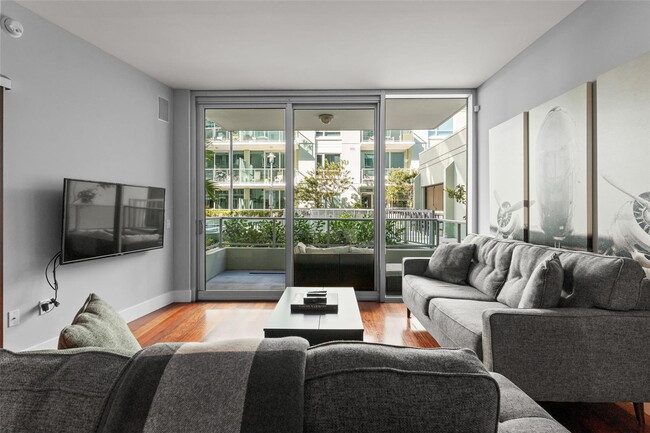 Building Photo - Modern 2 Bed/2 Bath Condo