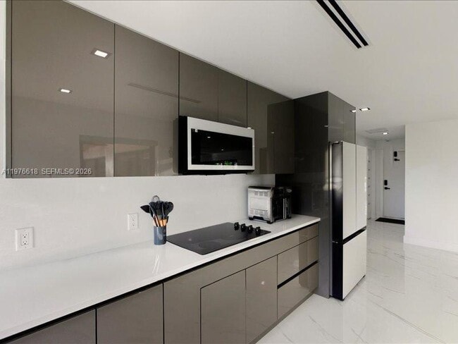 Building Photo - 103 Tropicana Dr