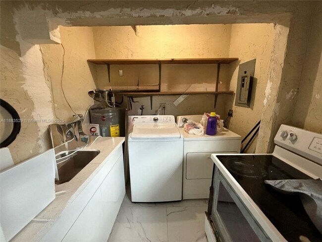 Building Photo - 27 Laredo Pl