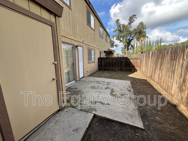 Building Photo - 3928 W Meadow Ave