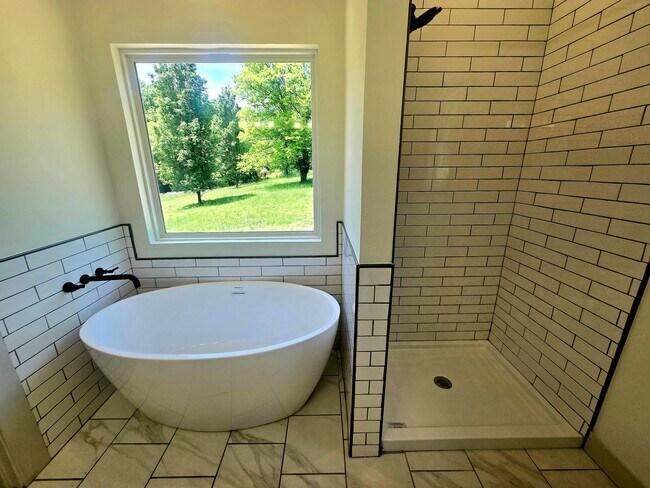 Building Photo - Gleaming new 3br/2ba construction in South Knoxville
