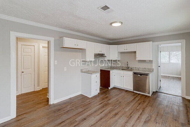 Building Photo - Charming 3 bedroom home in Birmingham!