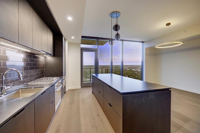 Building Photo - 44 East Ave