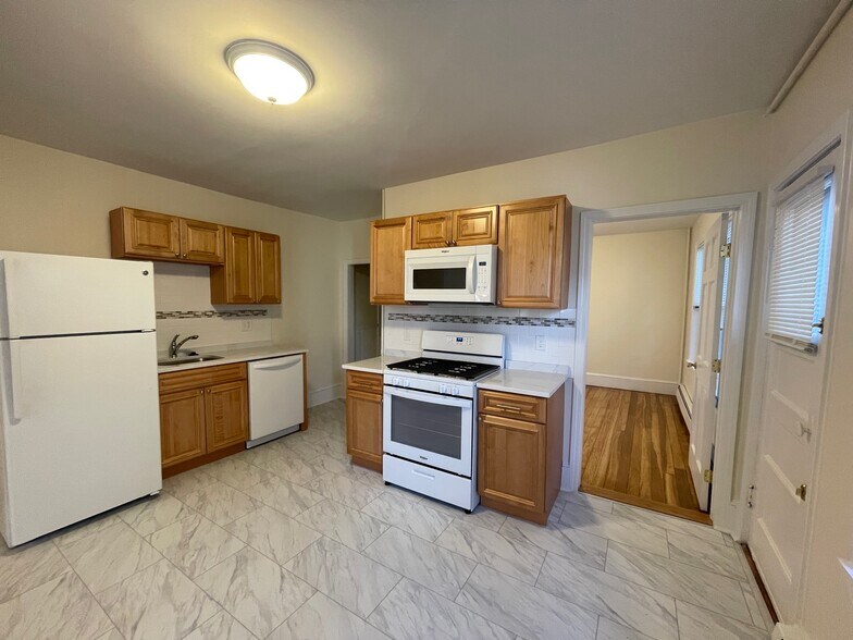 Building Photo - 40 Linden Ave