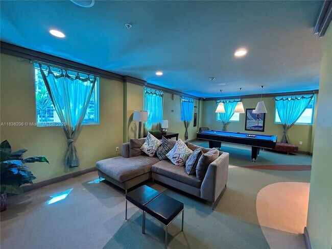 Building Photo - 9172 Collins Ave
