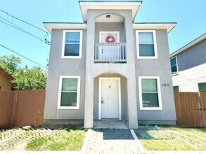 Building Photo - 1611 N Navidad St