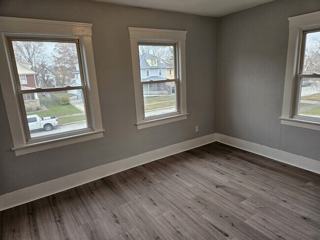 Building Photo - 1852 E 32nd St