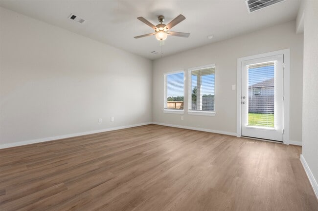 Building Photo - 251 Charles Rdg Dr