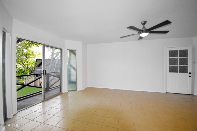 Building Photo - 350 Thunderbird Dr