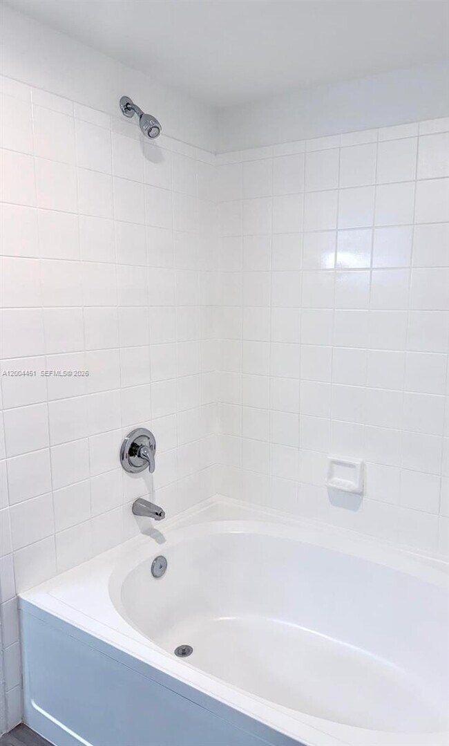 Building Photo - 131 SW 117th Ave