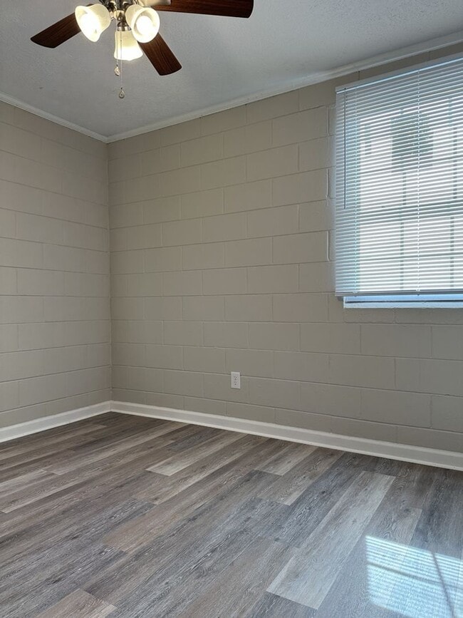 Building Photo - One Month's Free Rent! Charming 3 bedroom home available!  | Section 8 Accepted! |