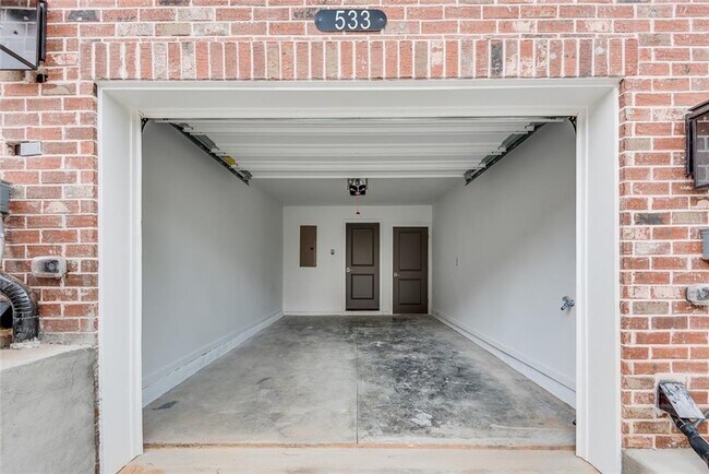 Building Photo - 513 Burton Dr