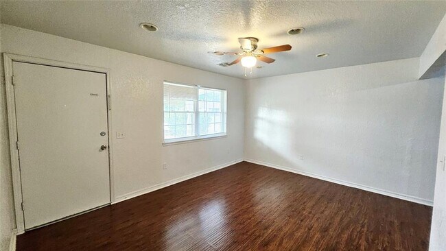 Building Photo - 777 Camelot Dr