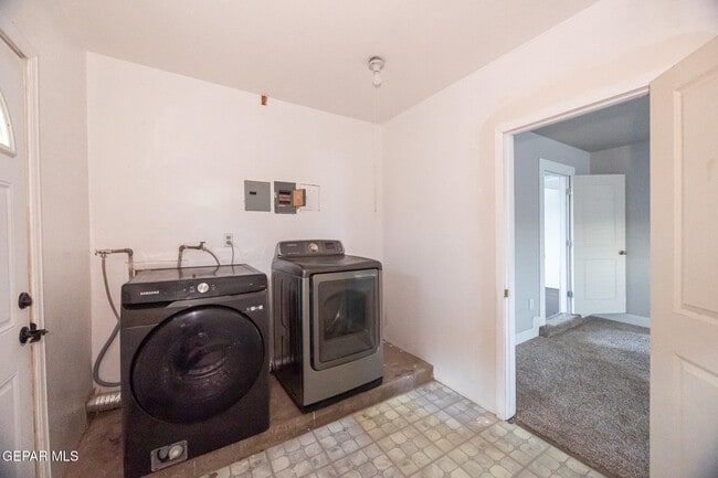 Building Photo - 5409 Edmonton Ave