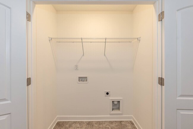 Building Photo - Four Bedroom Home