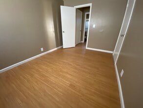 Building Photo - Woodside Place