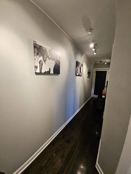 Building Photo - 4921 S King Dr