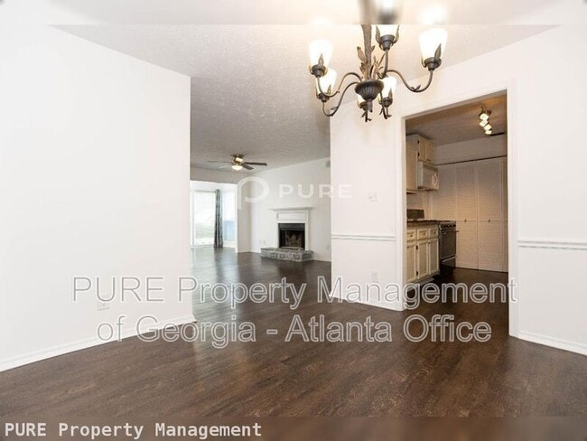 Building Photo - 2408 Country Park Dr