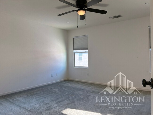 Building Photo - Elegant, 3BD/2.5BA, Sacramento Home in Nat...