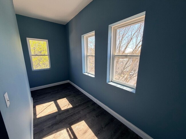 Building Photo - 2 Bed - 1 Bath Beautiful Apartment in Center Square, Albany.