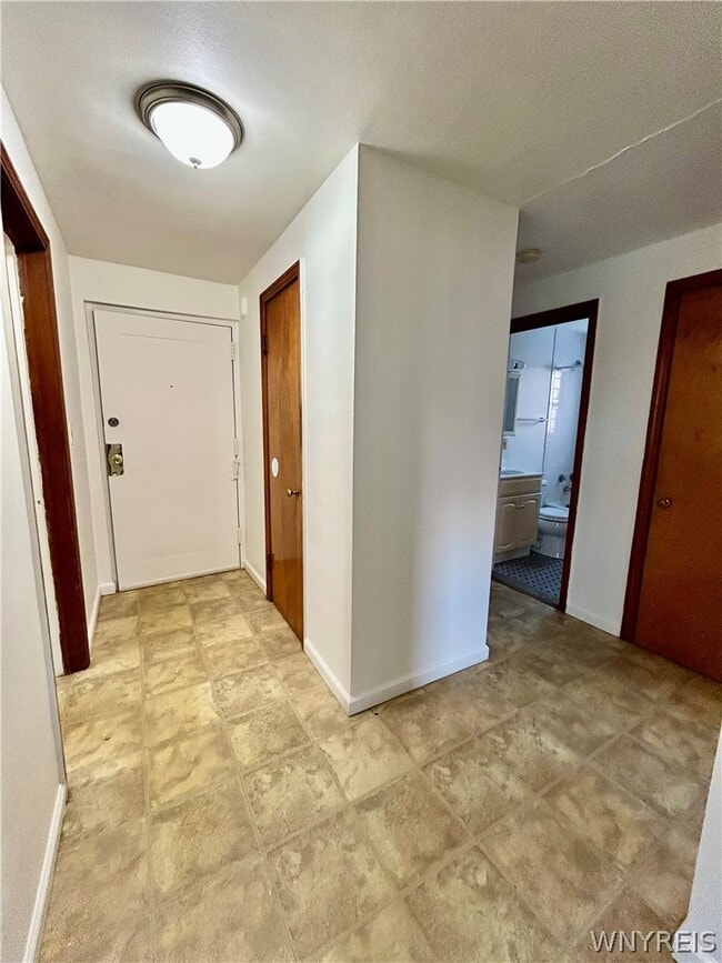 Building Photo - 12 Latona Ct